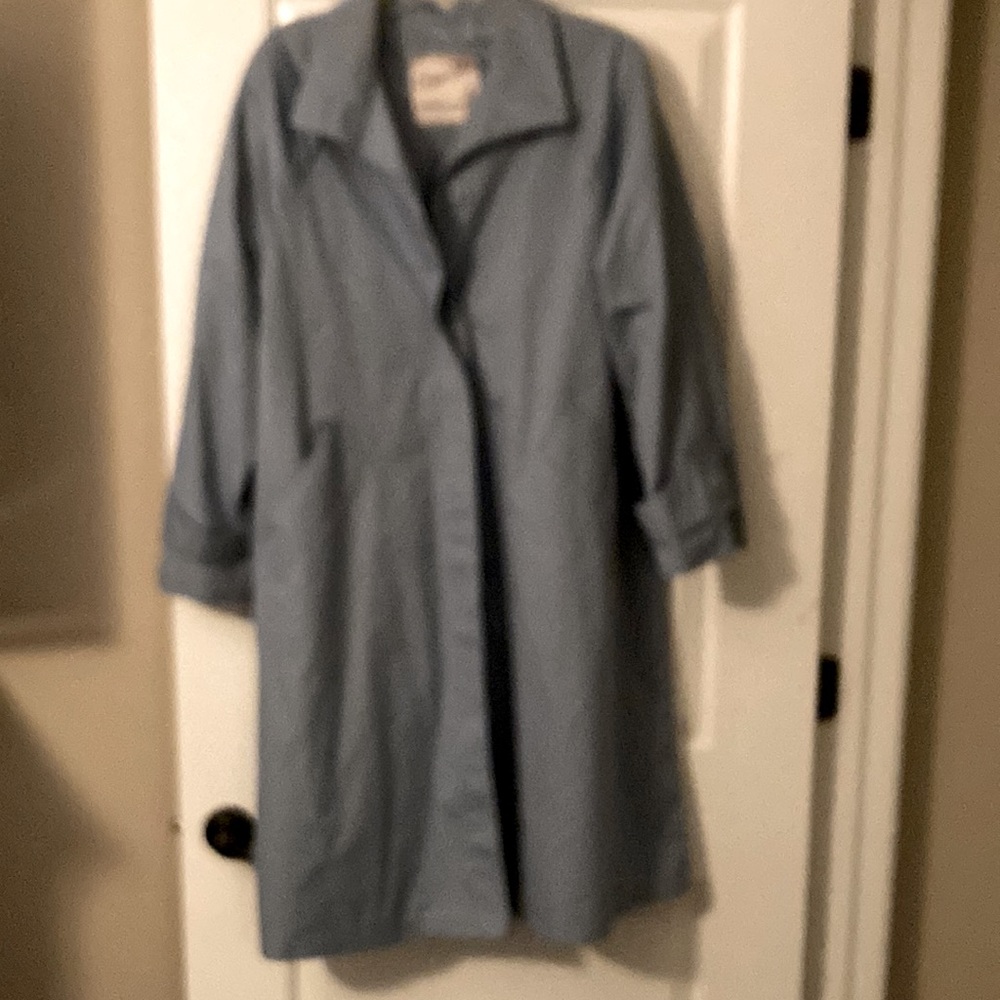 VTG Clipper Mist London Fog Brand women’s trench coat sz 12 light blue full line